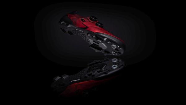 SHIMANO tretry SHXC702 červené /Vel:45.0 5