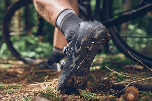 SHIMANO tretry SHXC702 čierne /Vel:45.0 10